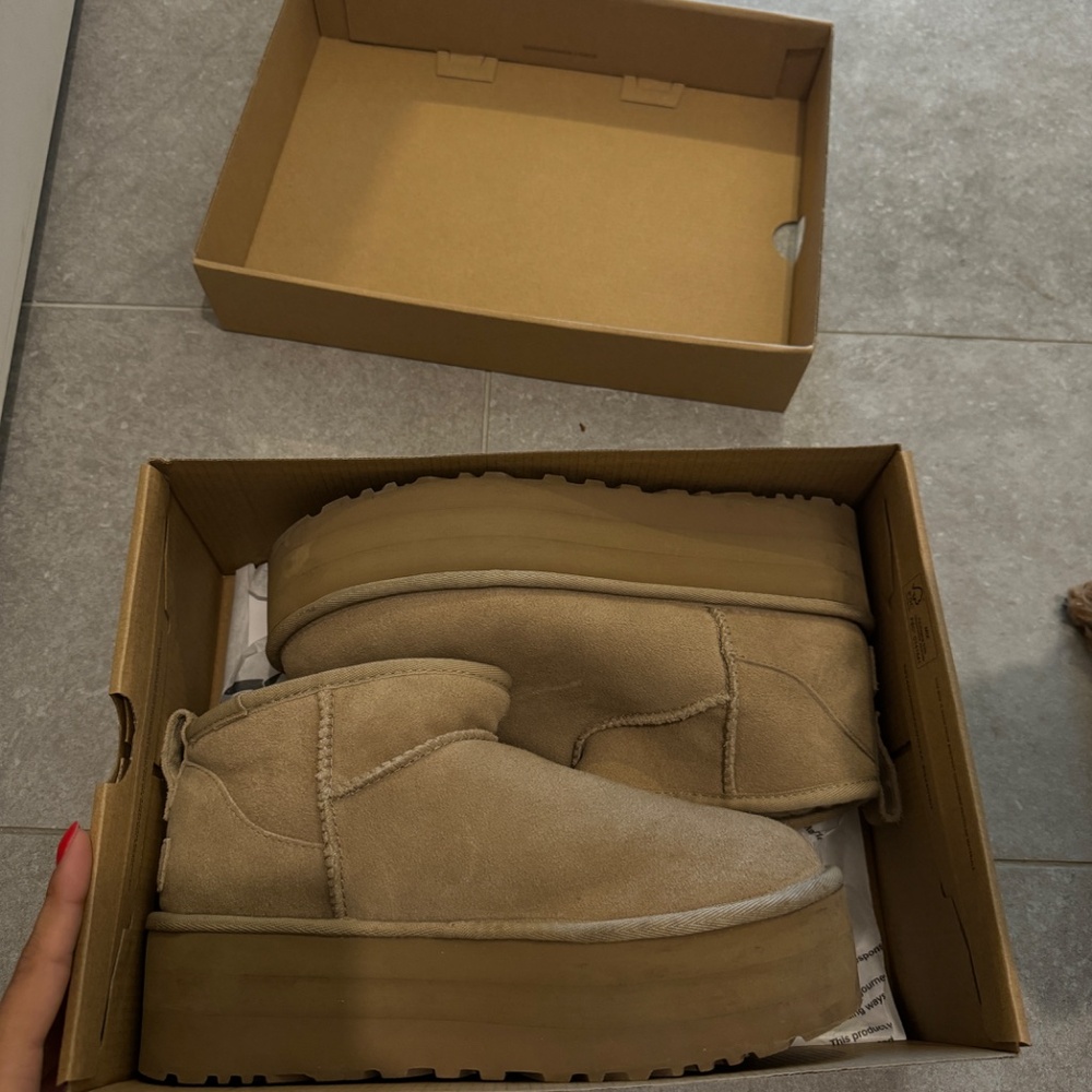 Uggs - Picture 3 of 3